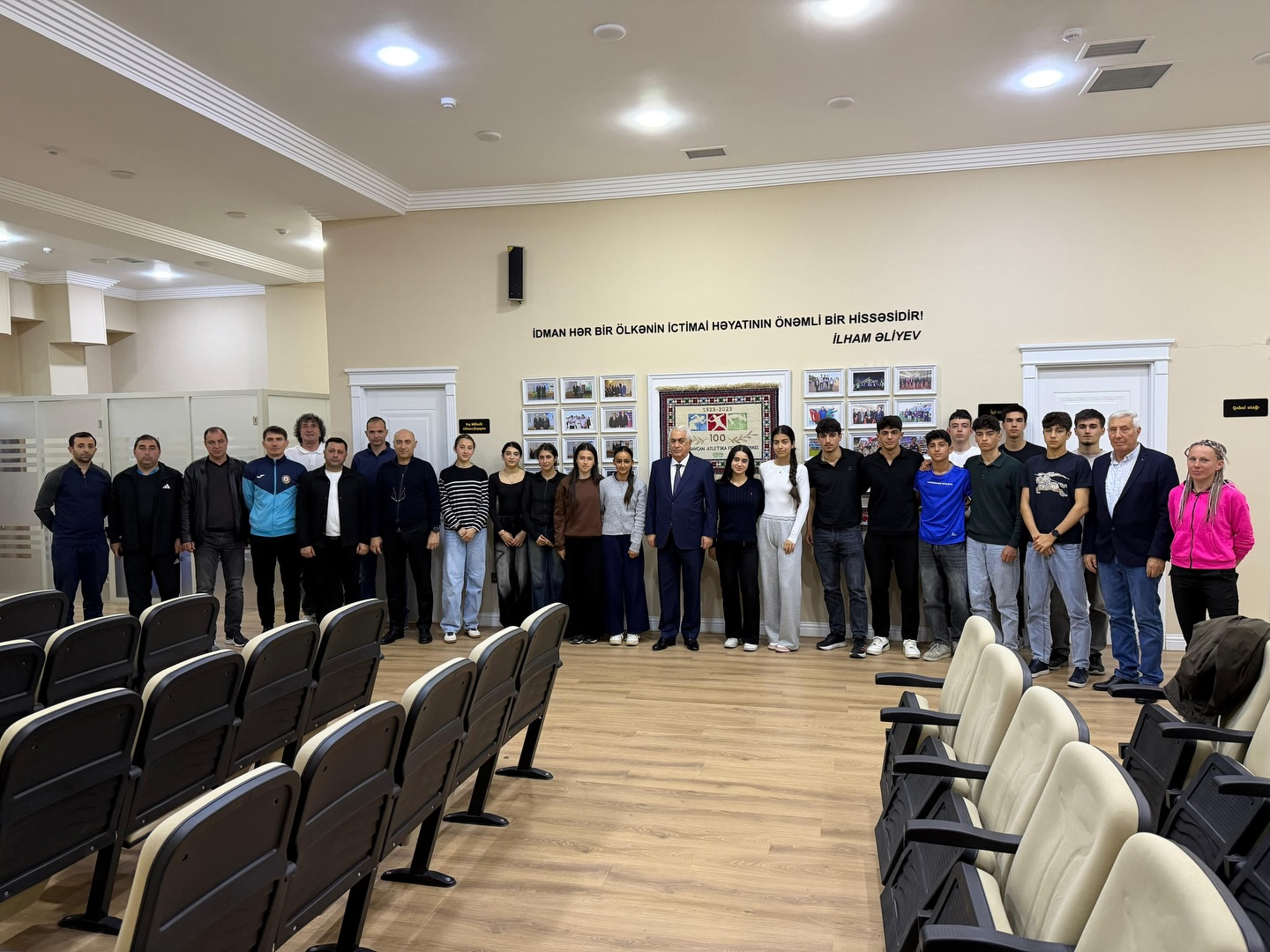 Cavid Qurbanov idmançılarla görüş keçirib.